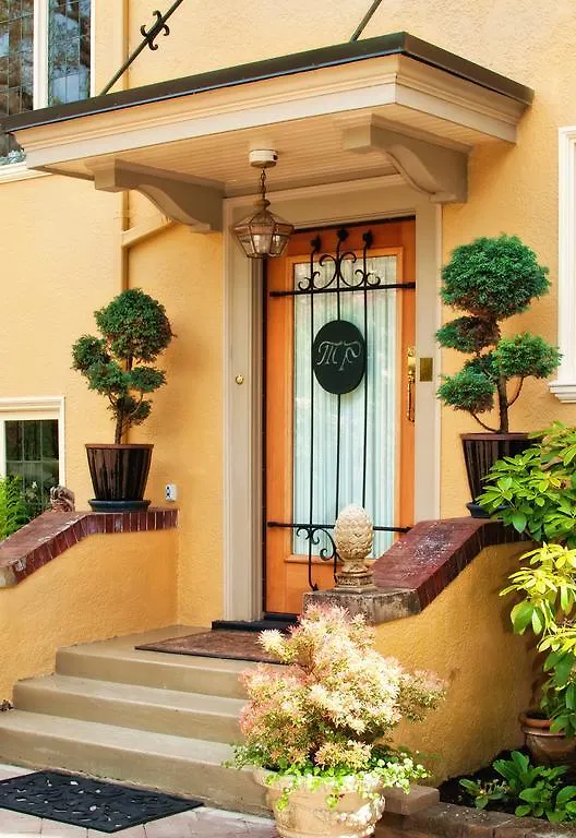 Villa Marco Polo Bed And Breakfast Inn Victoria